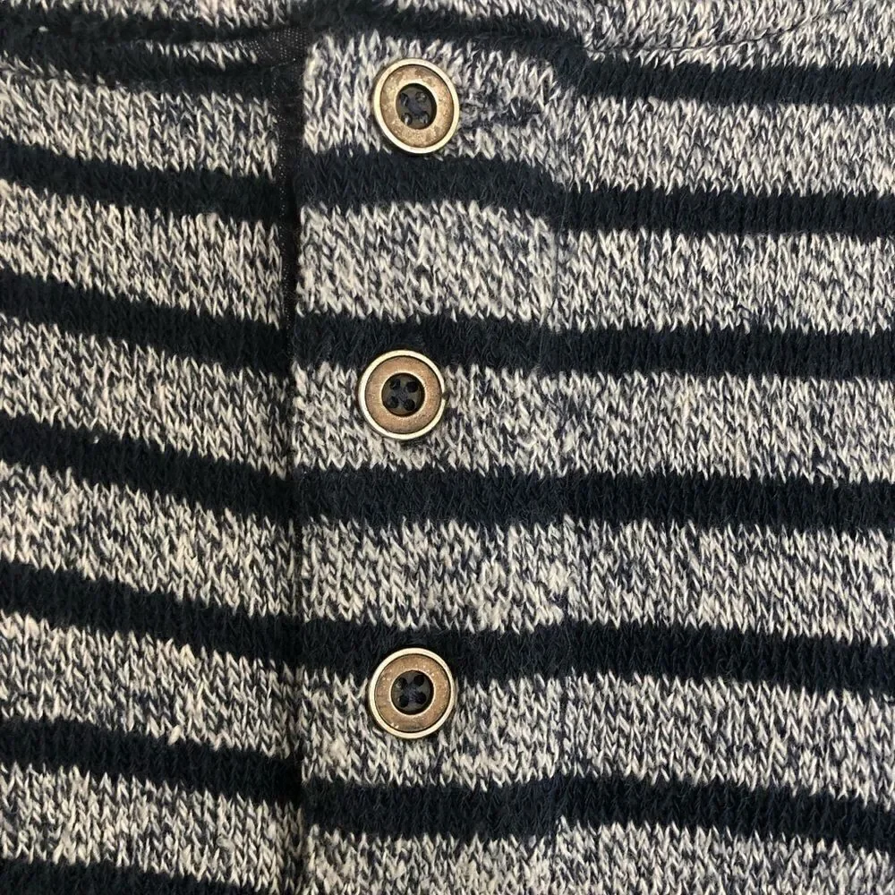 Men’s Airwalk size Large blue/gray striped sweater